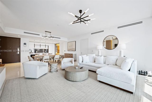 300 S Biscayne Blvd Way 403, Miami, FL 33131