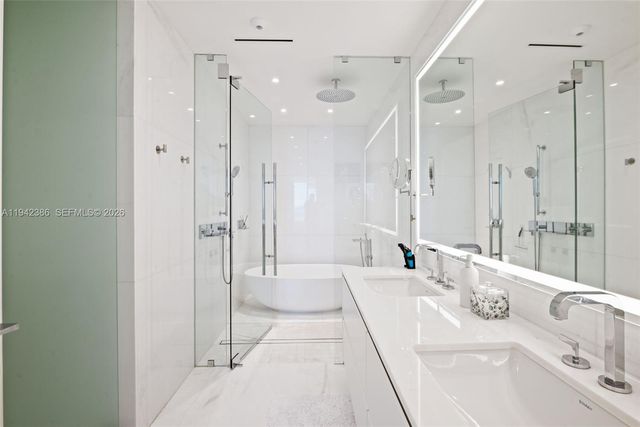 300 S Biscayne Blvd Way 403, Miami, FL 33131