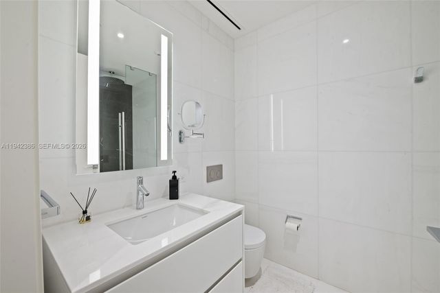 300 S Biscayne Blvd Way 403, Miami, FL 33131