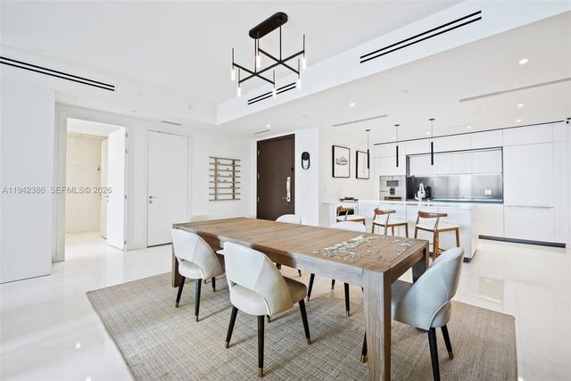 300 S Biscayne Blvd Way 403, Miami, FL 33131