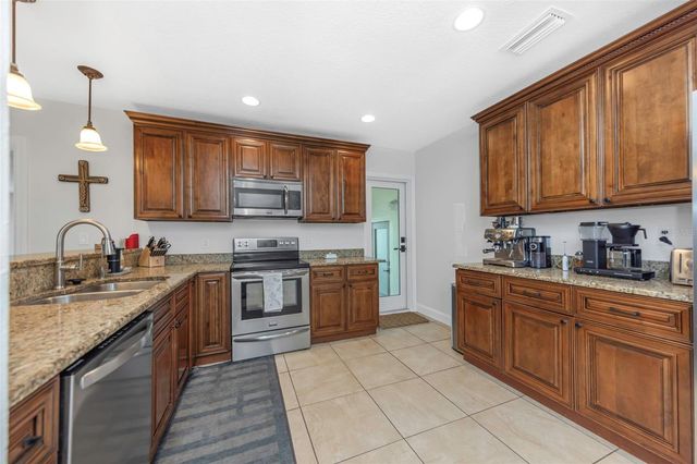 908 W CANDLEWOOD AVENUE, Tampa, FL 33603