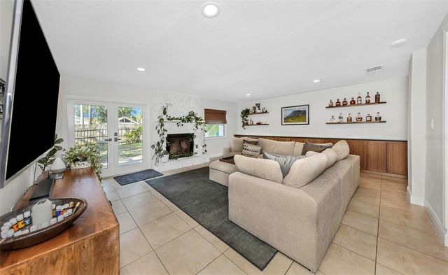 908 W CANDLEWOOD AVENUE, Tampa, FL 33603