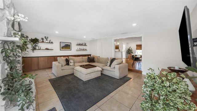 908 W CANDLEWOOD AVENUE, Tampa, FL 33603