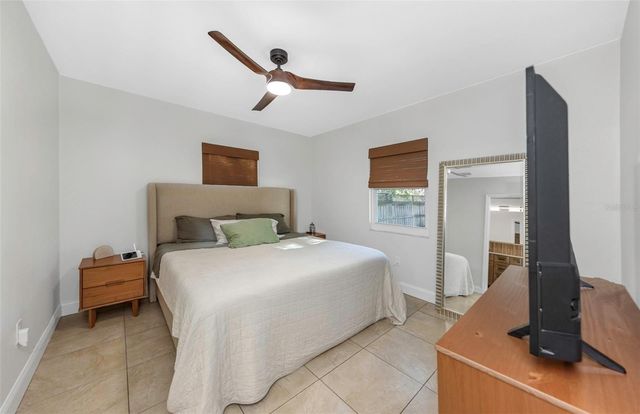 908 W CANDLEWOOD AVENUE, Tampa, FL 33603