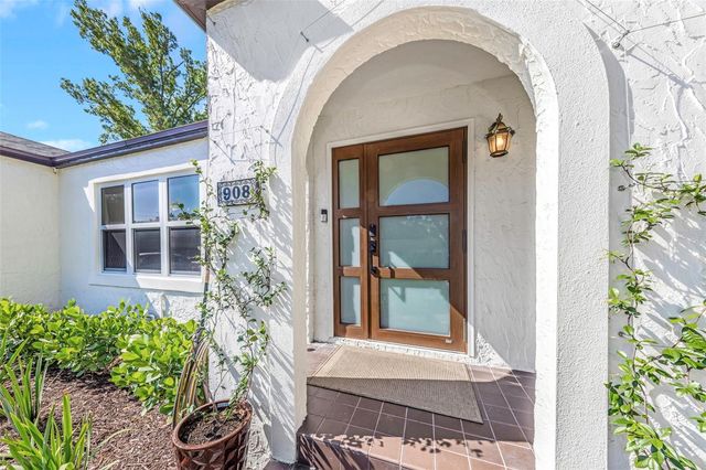908 W CANDLEWOOD AVENUE, Tampa, FL 33603