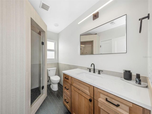 908 W CANDLEWOOD AVENUE, Tampa, FL 33603