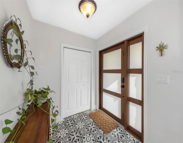 908 W CANDLEWOOD AVENUE, Tampa, FL 33603