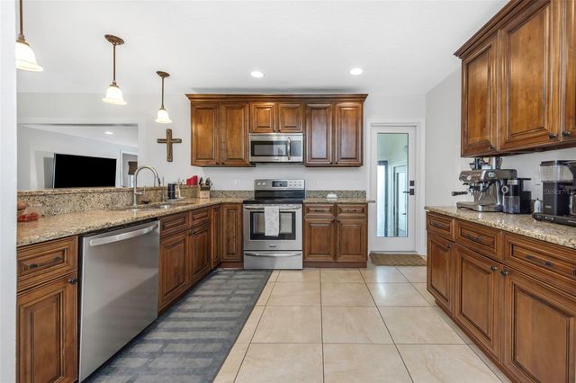 908 W CANDLEWOOD AVENUE, Tampa, FL 33603