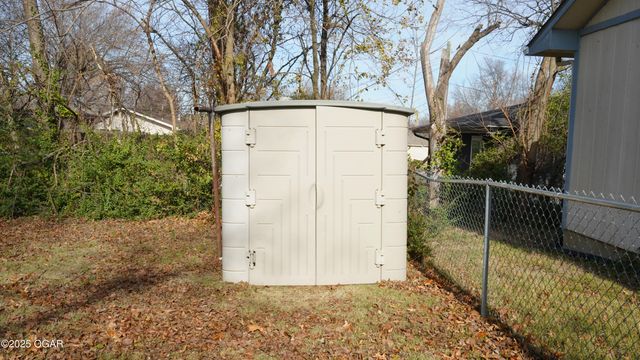 1529 S Jefferson Street, Webb City, MO 64870