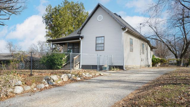 1529 S Jefferson Street, Webb City, MO 64870