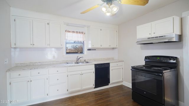 1529 S Jefferson Street, Webb City, MO 64870