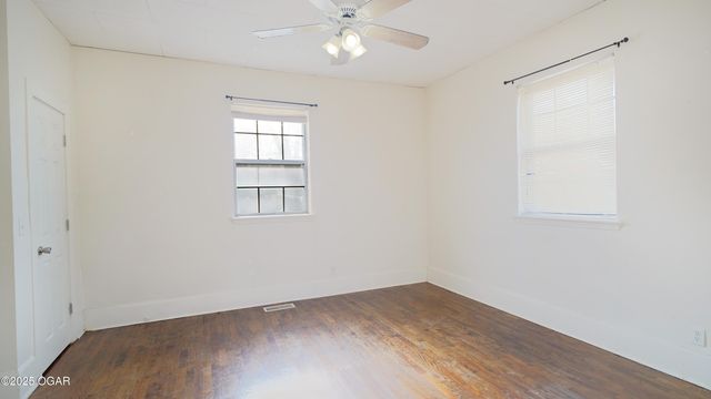 1529 S Jefferson Street, Webb City, MO 64870