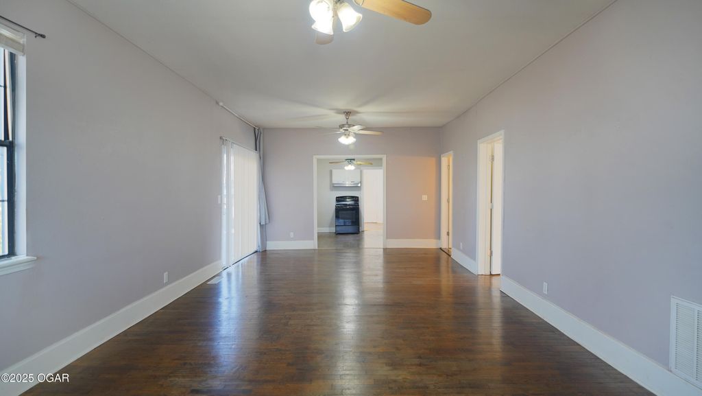 1529 S Jefferson Street, Webb City, MO 64870