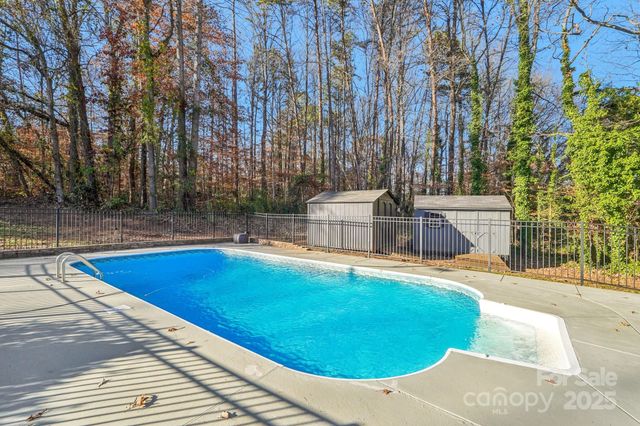 9401 Elvis Drive, Charlotte, NC 28215