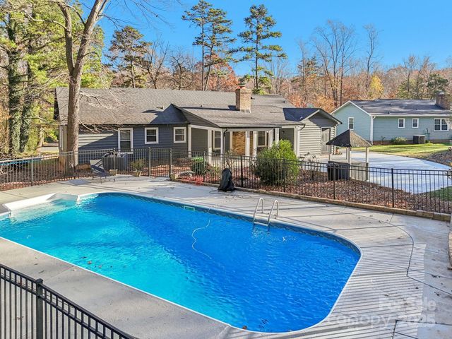 9401 Elvis Drive, Charlotte, NC 28215