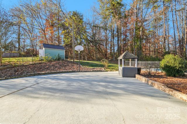 9401 Elvis Drive, Charlotte, NC 28215