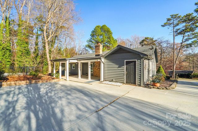 9401 Elvis Drive, Charlotte, NC 28215