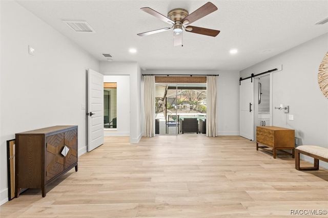 827 SW Kings Bay Drive, Crystal River, FL 34429