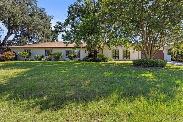 827 SW Kings Bay Drive, Crystal River, FL 34429