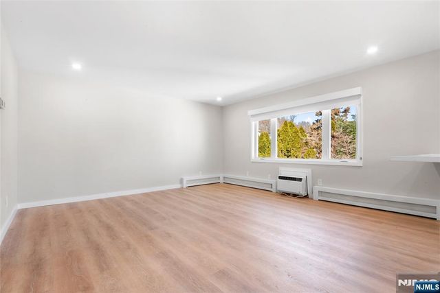 539 Undercliff Avenue 4, Edgewater, NJ 07020