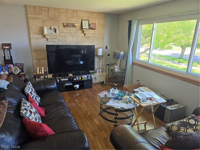 3327 Nottingham Drive, Parma, OH 44134