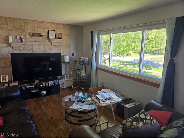 3327 Nottingham Drive, Parma, OH 44134