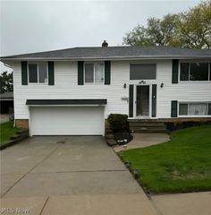 3327 Nottingham Drive, Parma, OH 44134