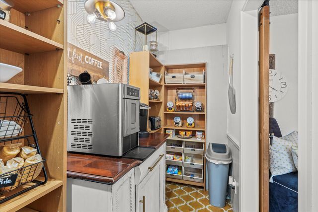 303 Cottonwood Lane, Levelland, TX 79336