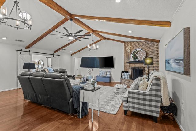 303 Cottonwood Lane, Levelland, TX 79336