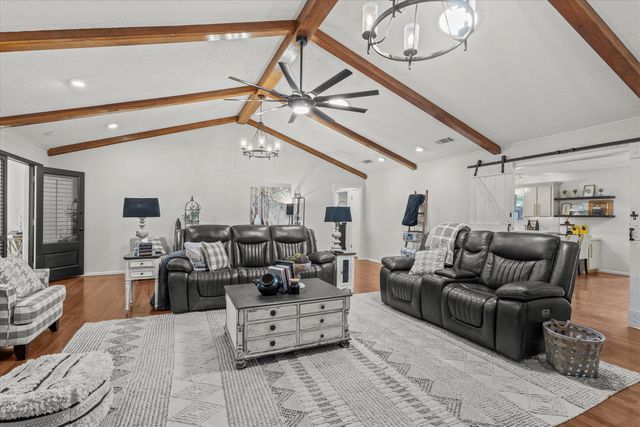 303 Cottonwood Lane, Levelland, TX 79336