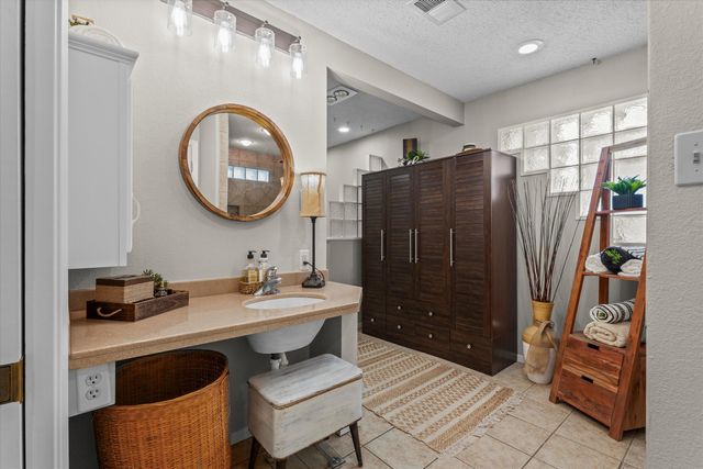 303 Cottonwood Lane, Levelland, TX 79336