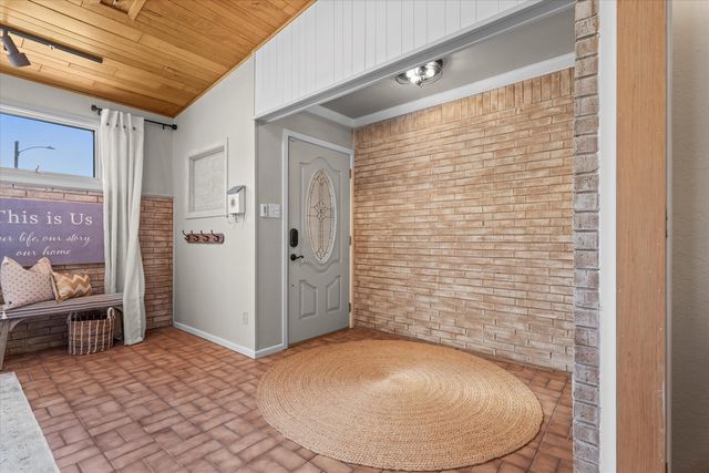 303 Cottonwood Lane, Levelland, TX 79336