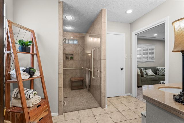 303 Cottonwood Lane, Levelland, TX 79336