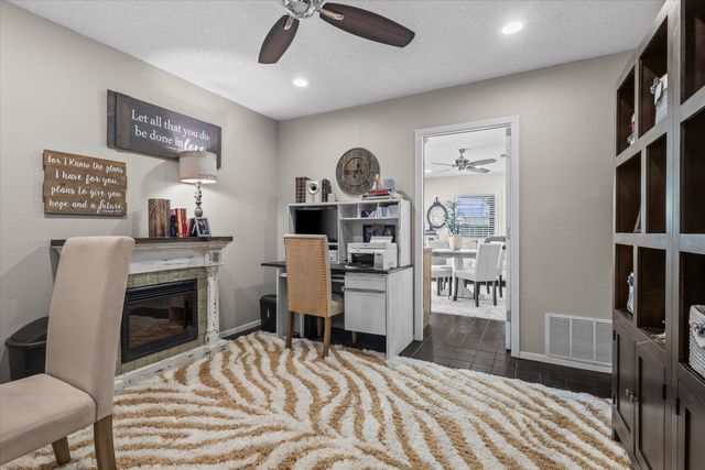 303 Cottonwood Lane, Levelland, TX 79336