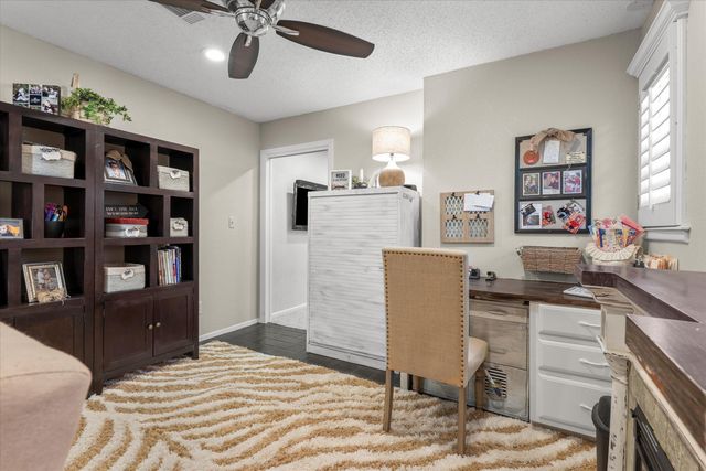 303 Cottonwood Lane, Levelland, TX 79336