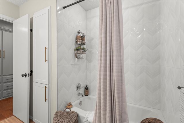 303 Cottonwood Lane, Levelland, TX 79336