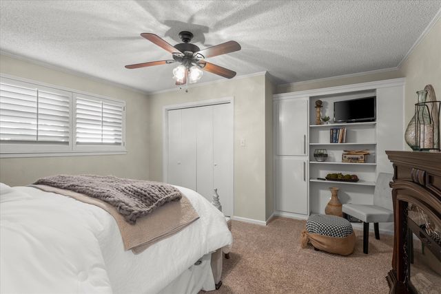 303 Cottonwood Lane, Levelland, TX 79336