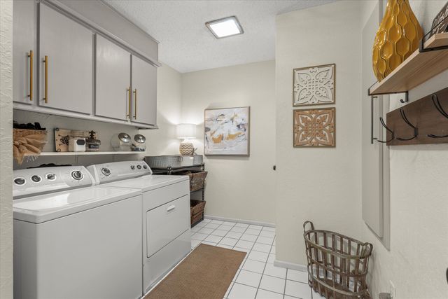 303 Cottonwood Lane, Levelland, TX 79336