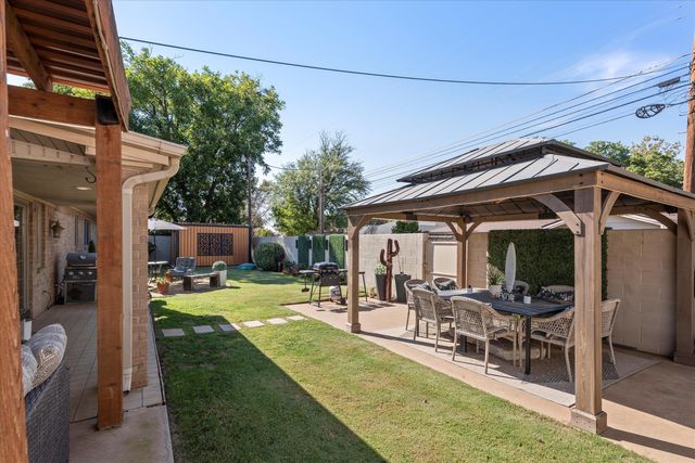 303 Cottonwood Lane, Levelland, TX 79336