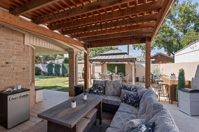 303 Cottonwood Lane, Levelland, TX 79336