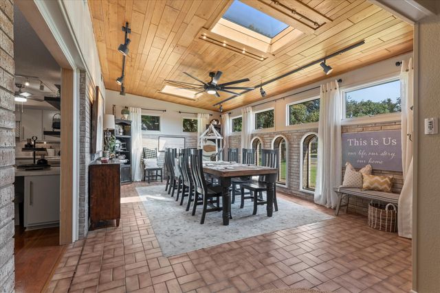 303 Cottonwood Lane, Levelland, TX 79336