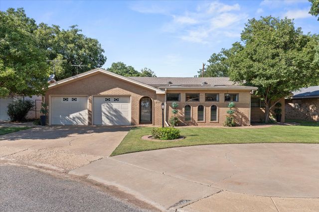 303 Cottonwood Lane, Levelland, TX 79336