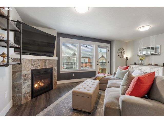 16823 CHAMPION Way, Sandy, OR 97055