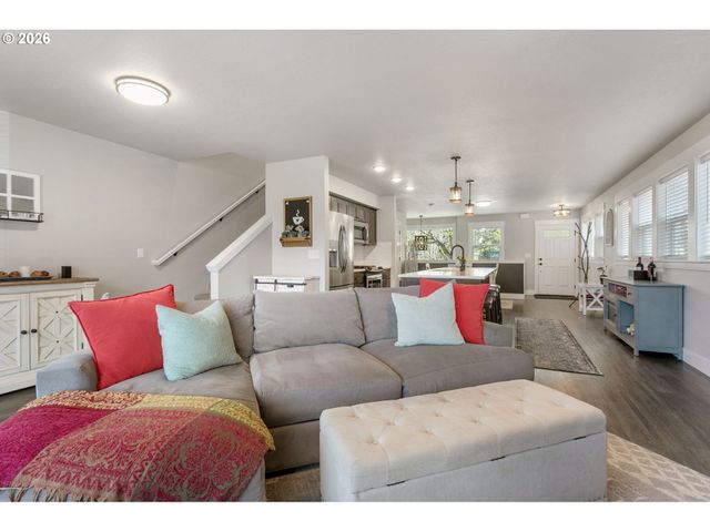 16823 CHAMPION Way, Sandy, OR 97055