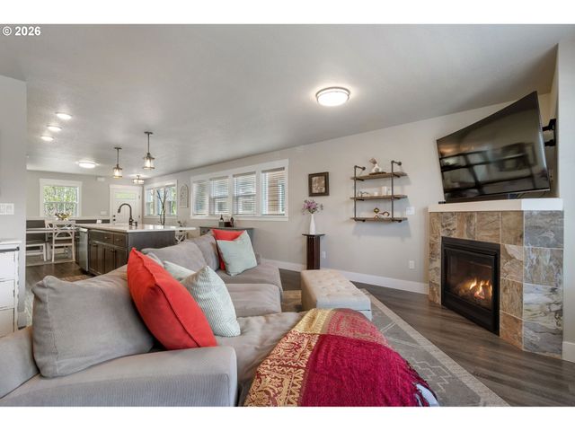 16823 CHAMPION Way, Sandy, OR 97055