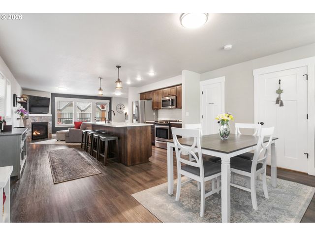 16823 CHAMPION Way, Sandy, OR 97055