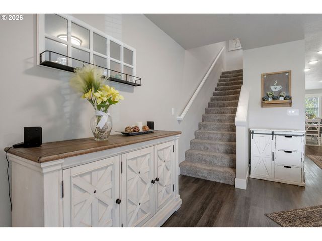 16823 CHAMPION Way, Sandy, OR 97055