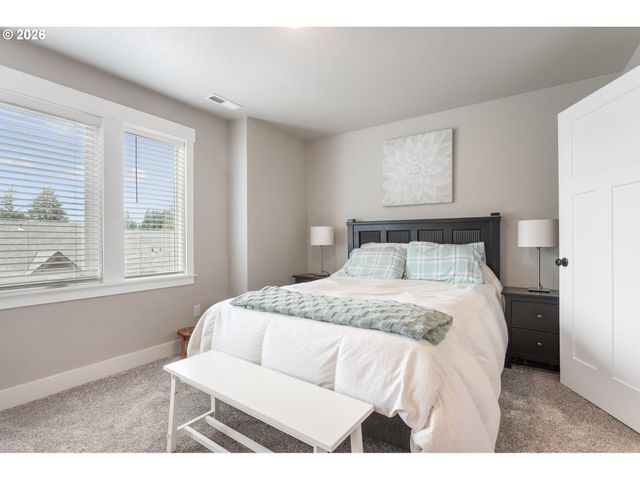 16823 CHAMPION Way, Sandy, OR 97055