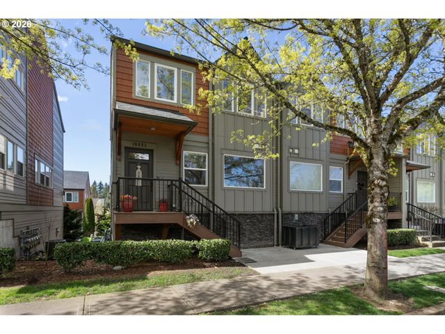 16823 CHAMPION Way, Sandy, OR 97055