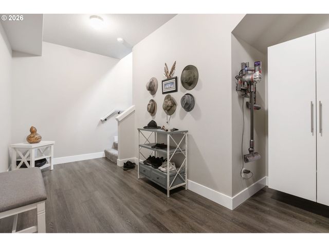 16823 CHAMPION Way, Sandy, OR 97055